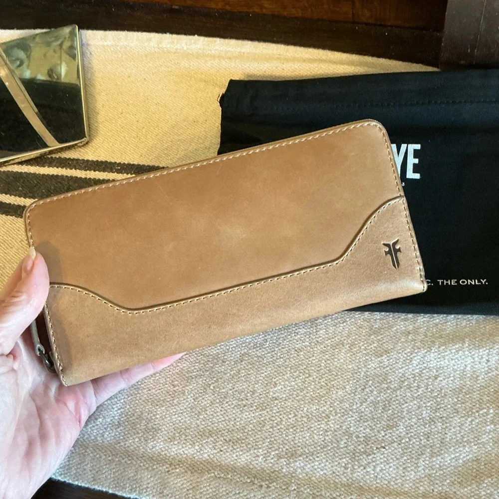 NWT Frye Leather Melissa Zip Around Wallet Beige Brown Retail $158